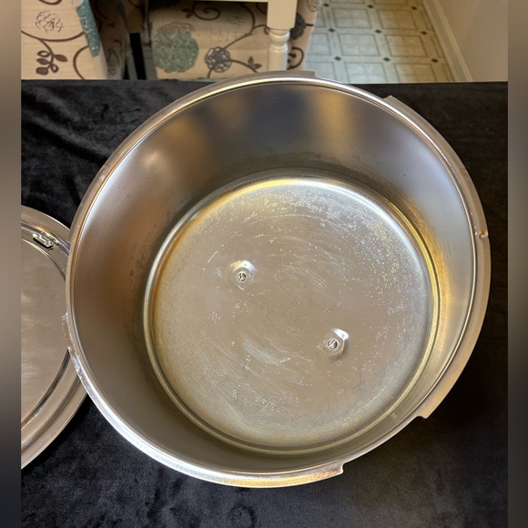 VTG MCM Stainless 13” Cake Carrier - Picture 4 of 9